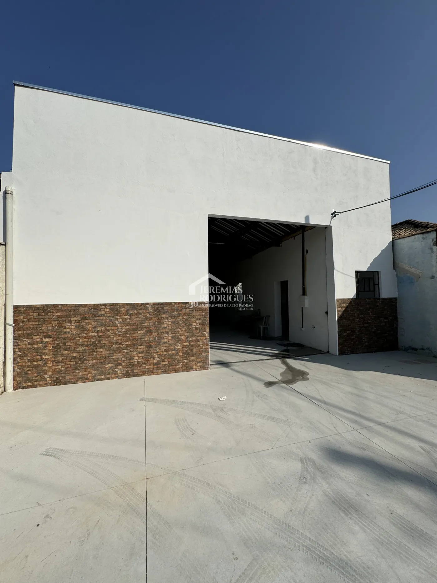 Galpão para venda e locação no bairro Crispim em Pindamonhangaba/SP.