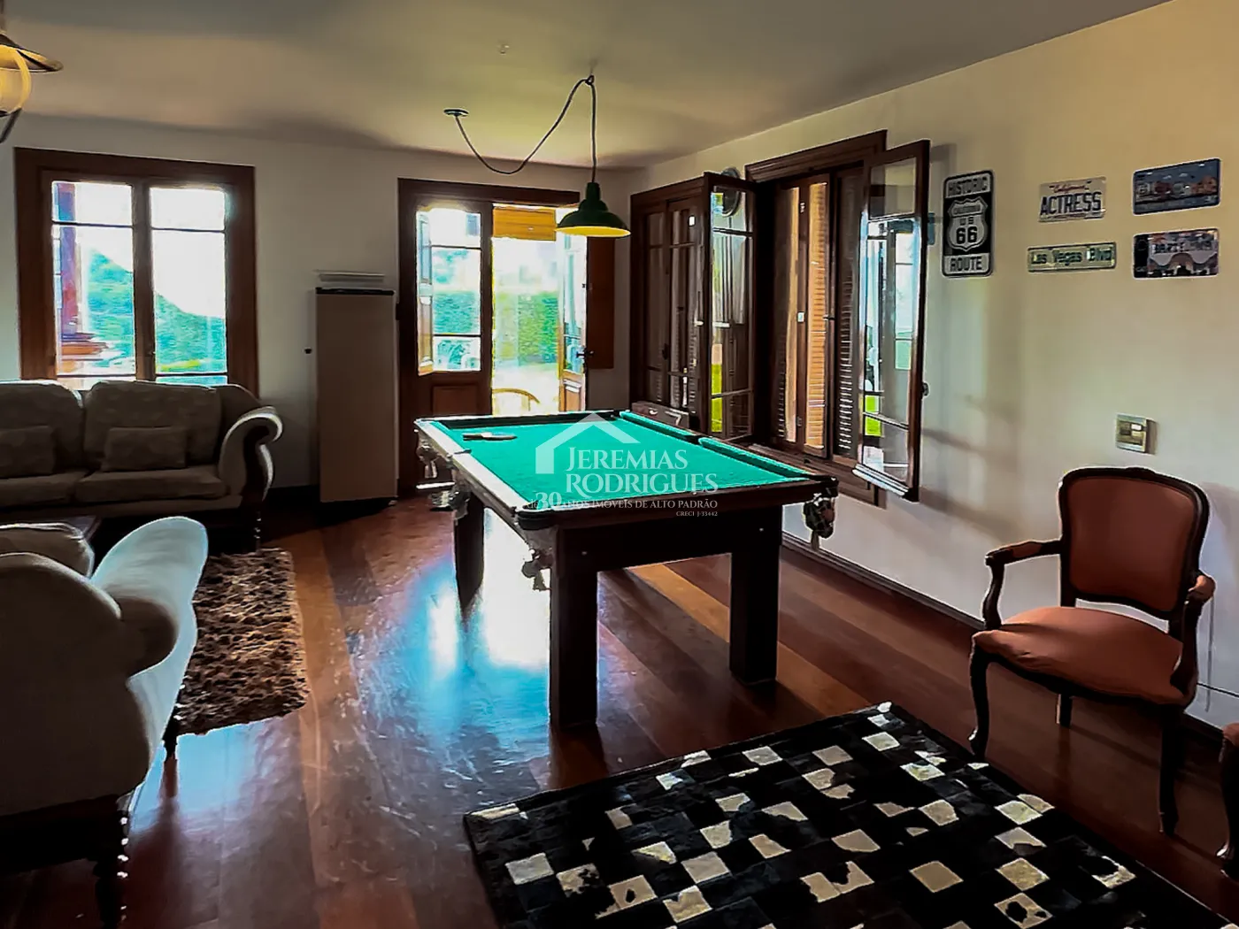 Casa à venda com 5 dormitórios no Condomínio Residencial Gran Ville em Campos do Jordão/SP.