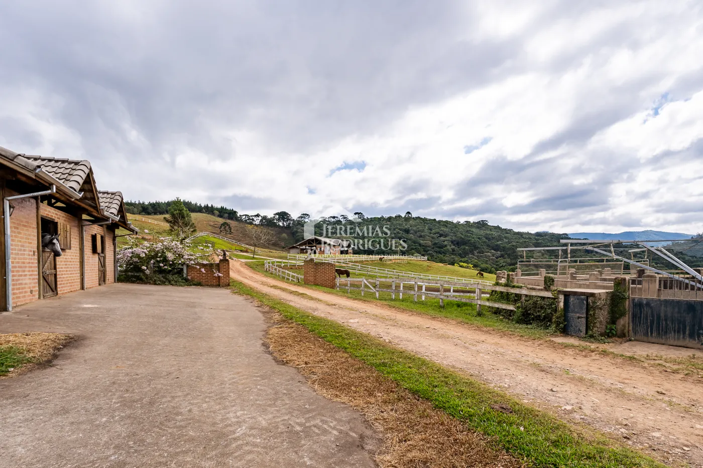 Fazenda com 2.904.000 m² - Sapucaí-Mirim - MG