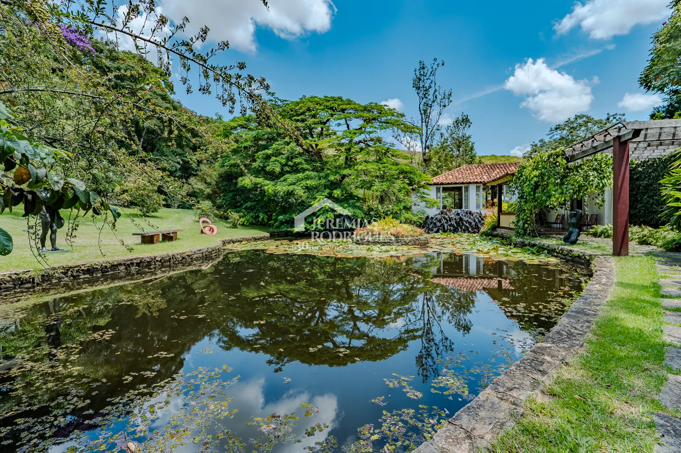 Fazenda à venda com 3.389.000,00 m² em Piraí/RJ.