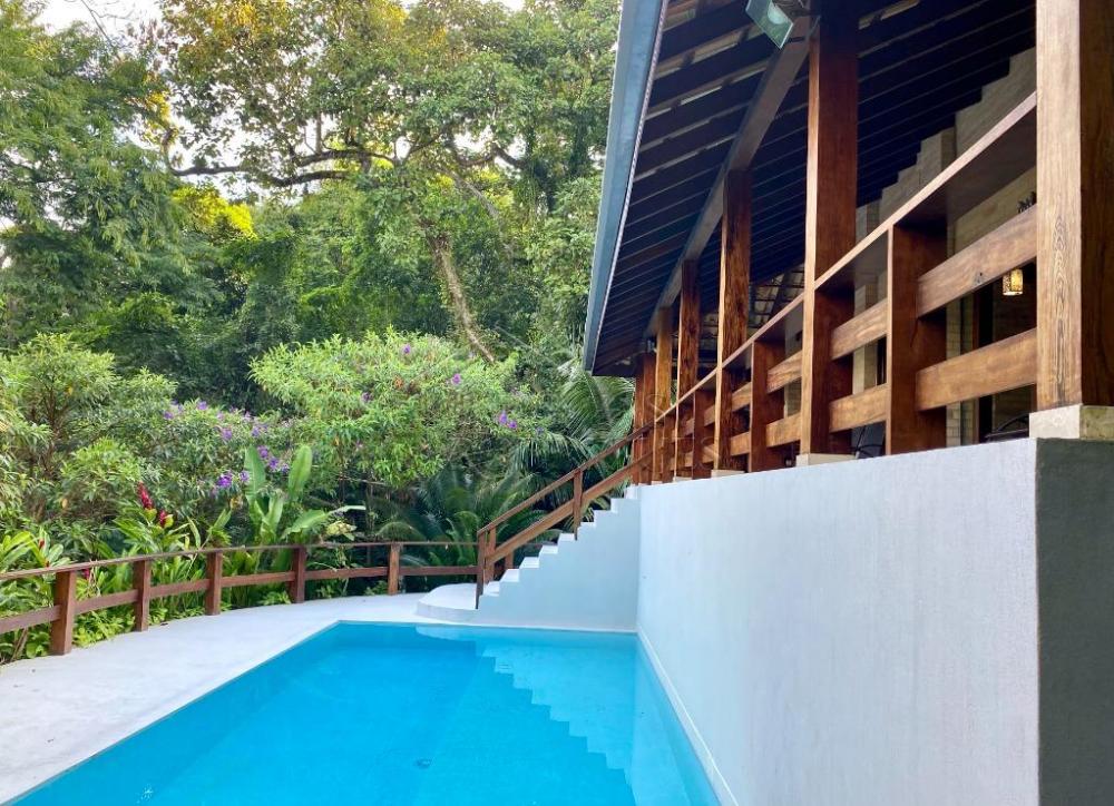 Casa à venda no Condomínio Domingas Dias em Ubatuba/SP.