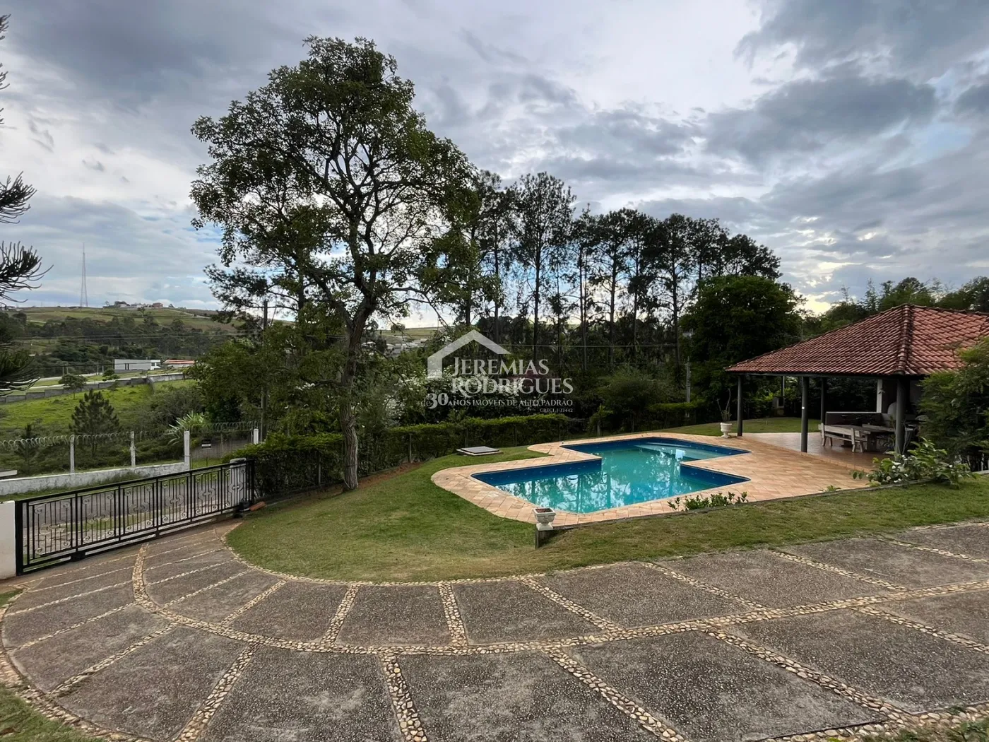 Casa com 4 dormitórios, 421 m² - Condomínio Chácaras Cataguá - Taubaté/SP.