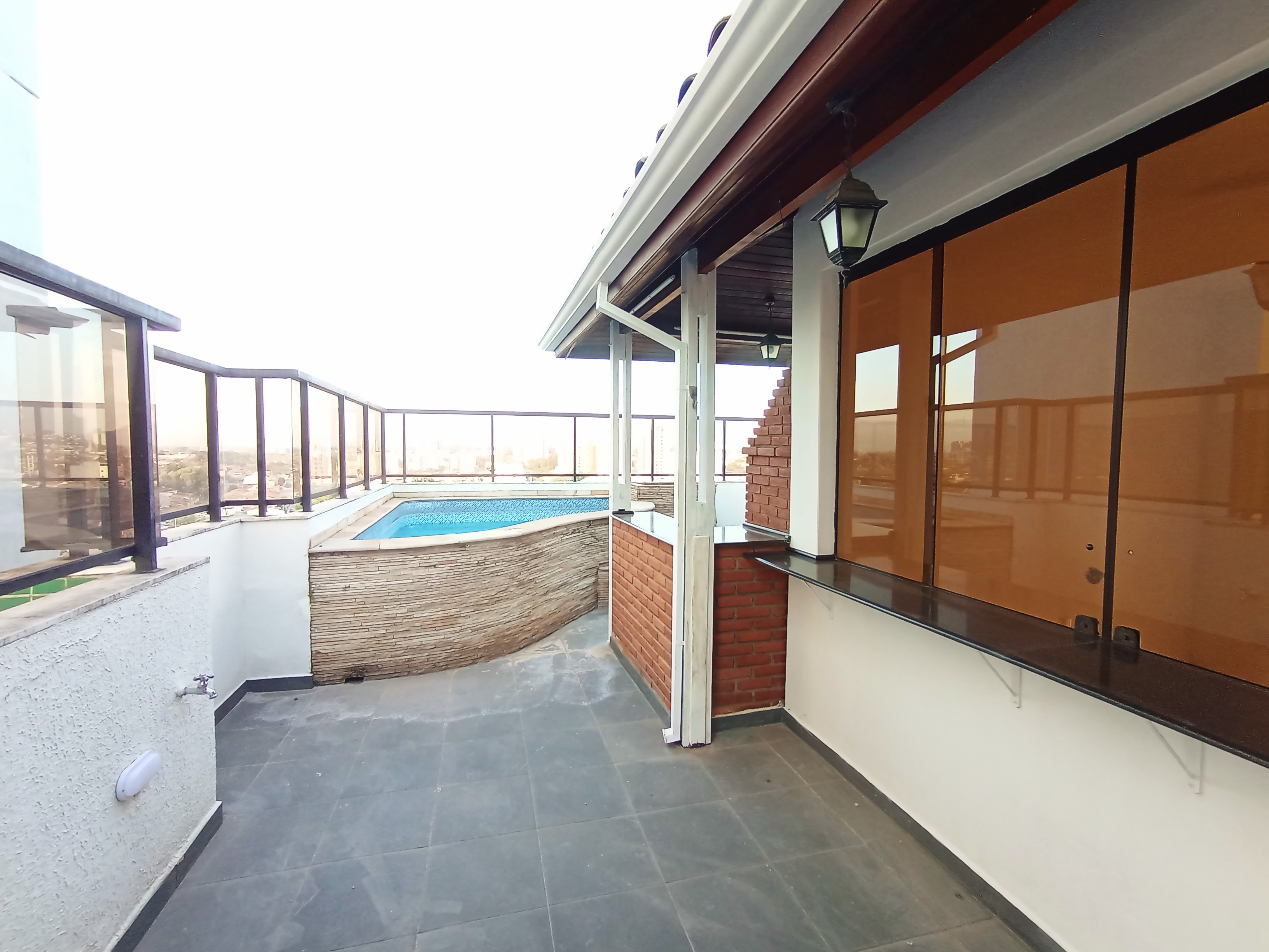 Cobertura à venda com 3 dormitórios, 125 m² no Edifício Michel Abud em Taubaté/SP.