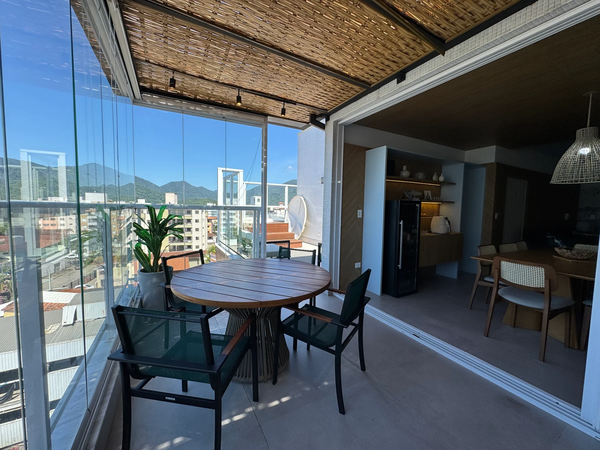 Cobertura à venda com 3 suítes, 177 m² no Condomínio Porto Damy em Ubatuba/SP. 