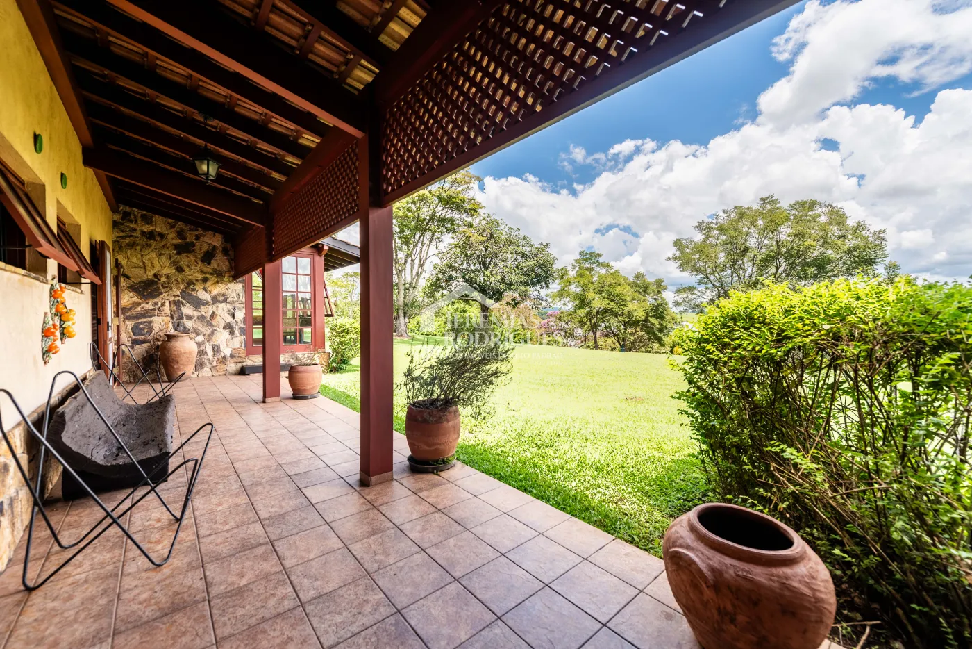 Sitio com 9 suítes, 2.600 m² - Piracaia/SP.