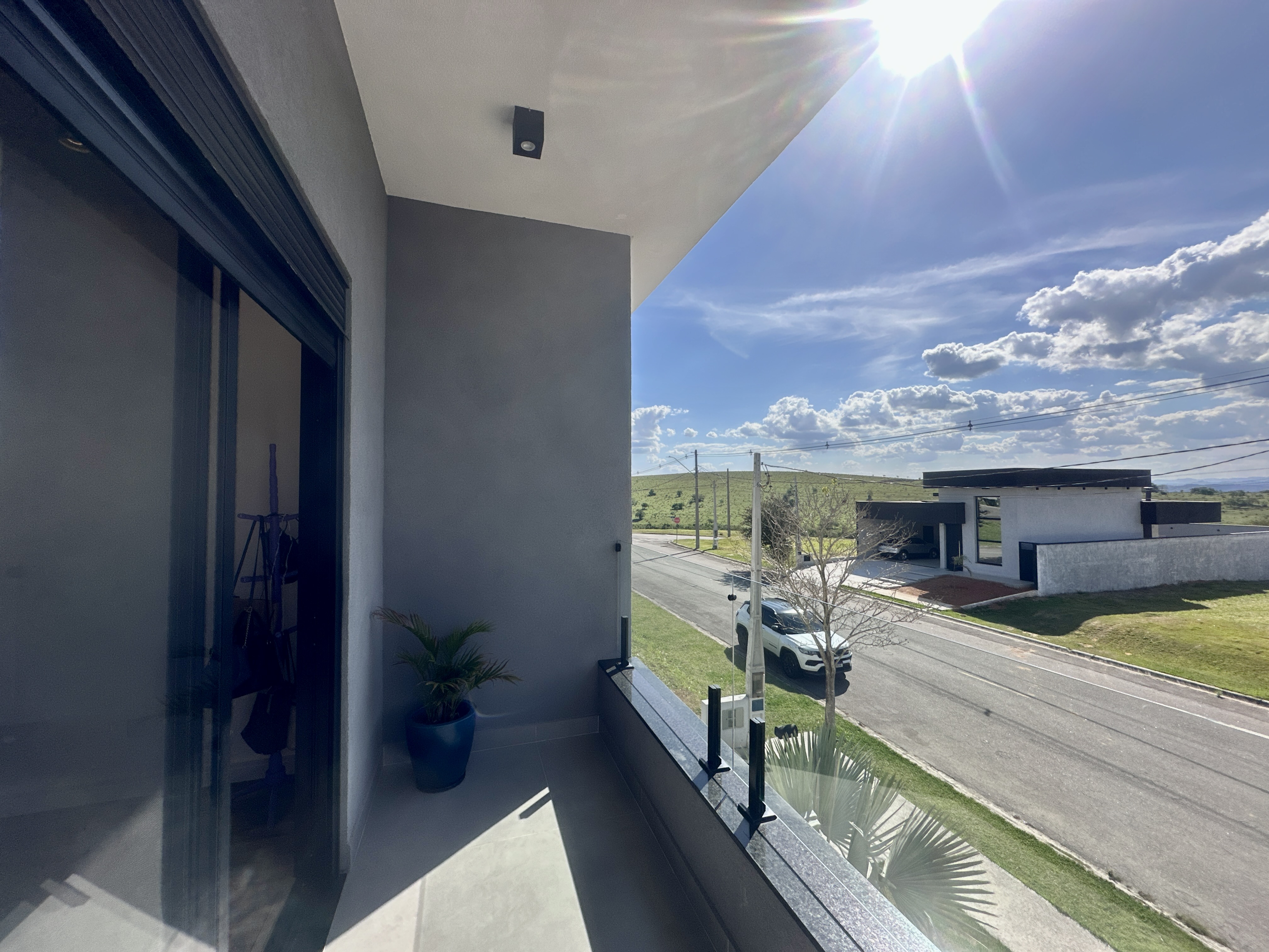 Casa à venda com 4 dormitórios no Condomínio Bella Vitta em Caçapava/SP.