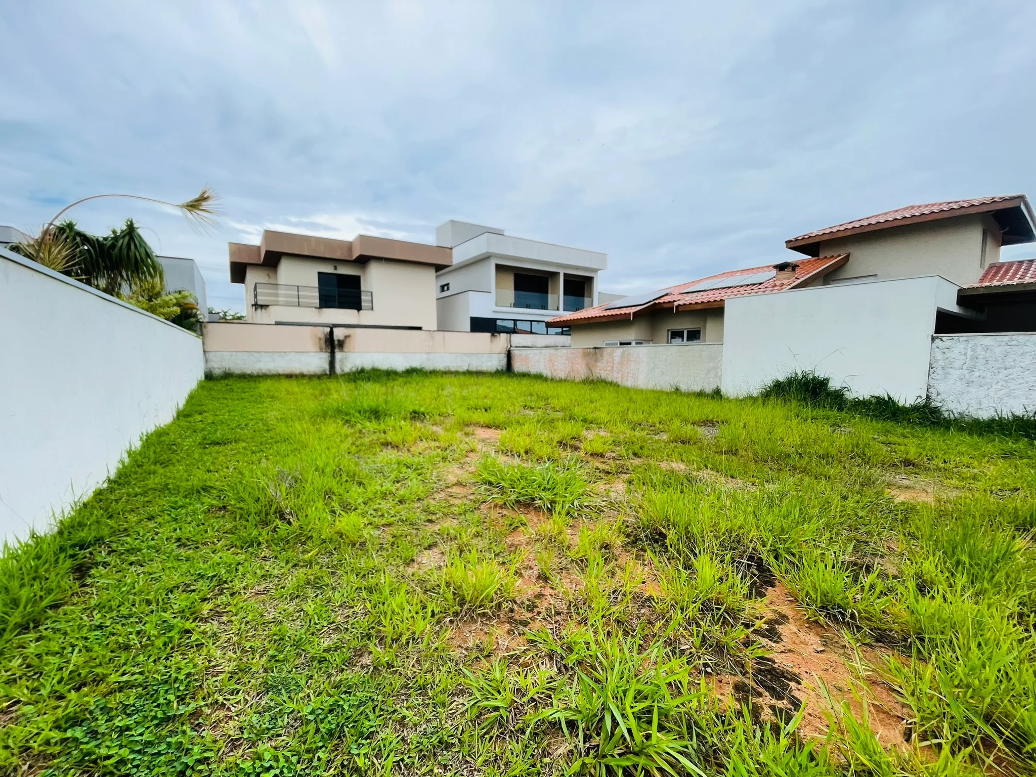 Terreno com 403 m² no Condomínio Ouro Ville em Taubaté/SP. 