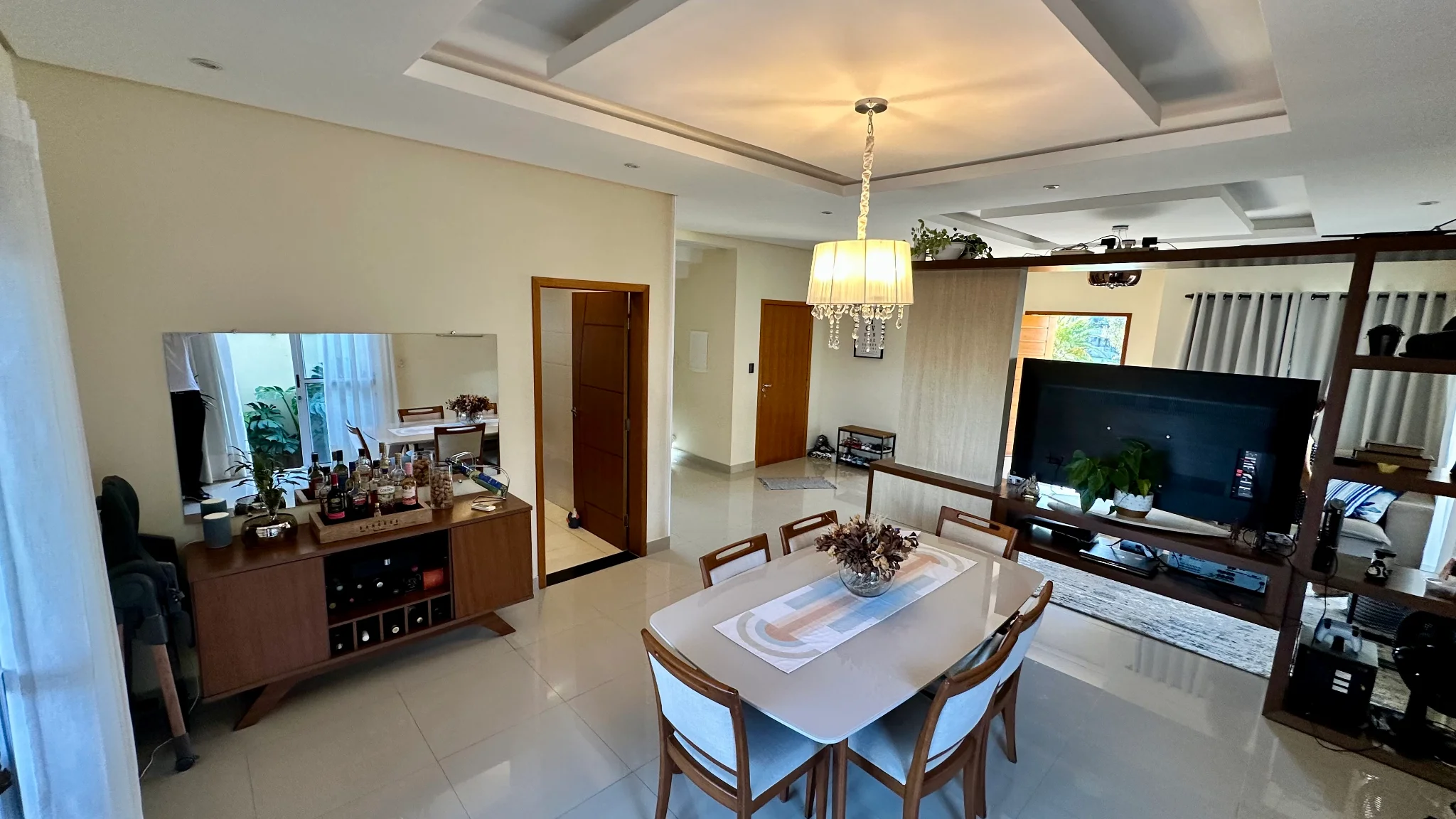 Casa para venda e locação no Condomínio Reserva dos Lagos em Pindamonhangaba/SP. 