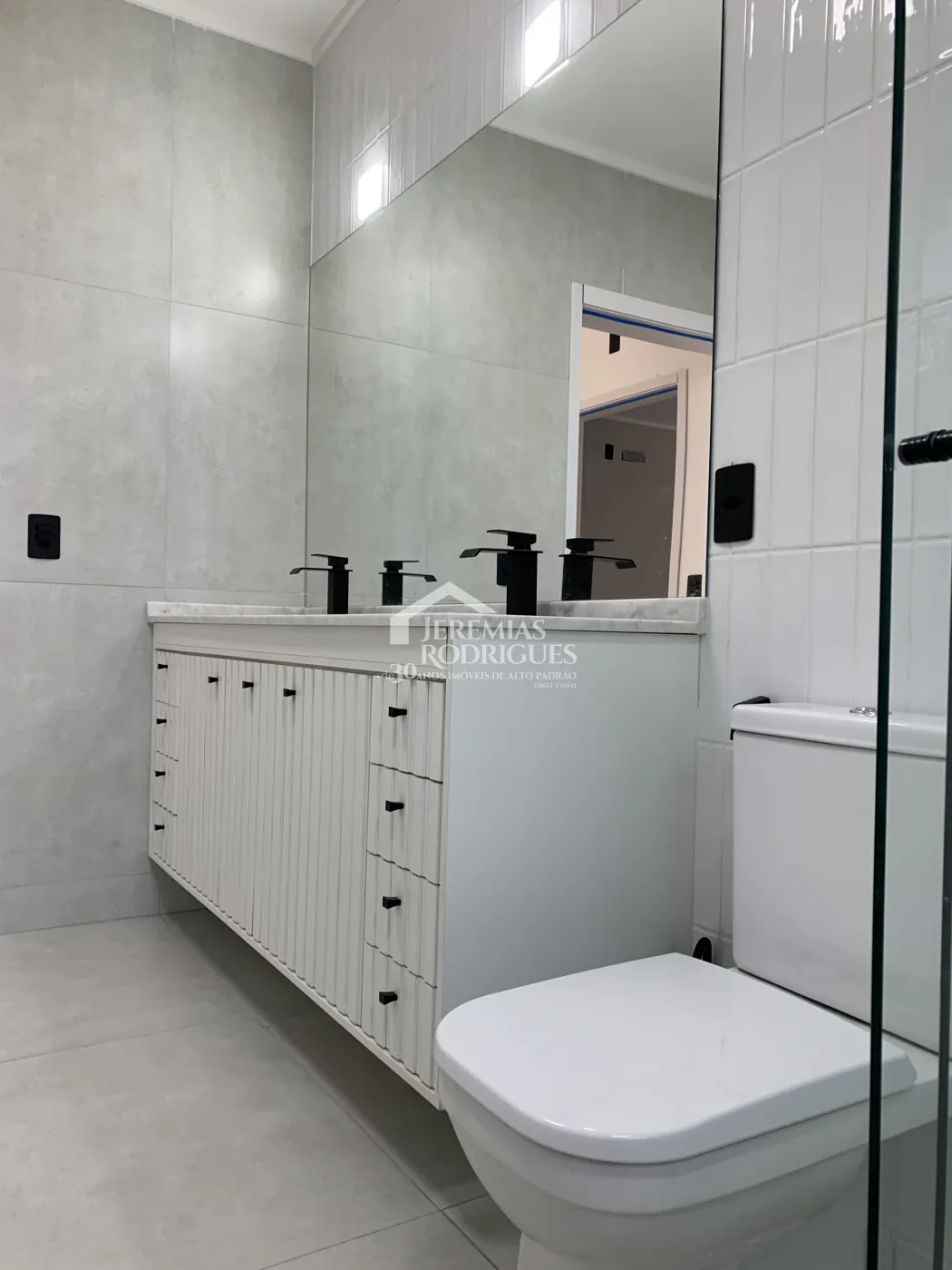 Casa à venda com 4 suítes no Condomínio Altos do Cataguá em Taubaté/SP