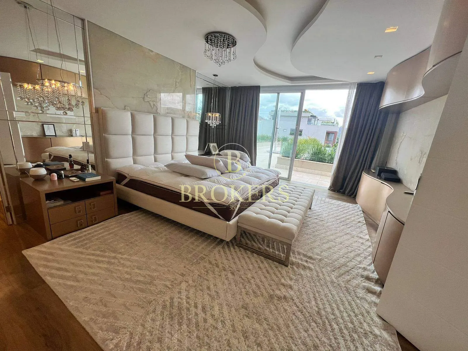 Luxo e sofisticação no Alphaville: Casa triplex mobiliada com 6 suítes, SPA e campo de futebol priv — foto 36