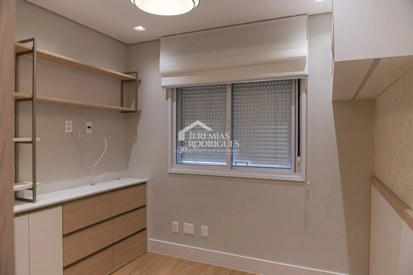 Apartamento à venda com 3 dormitórios, 98 m² no Edifício Bauhaus em Pindamonhangaba/SP.
