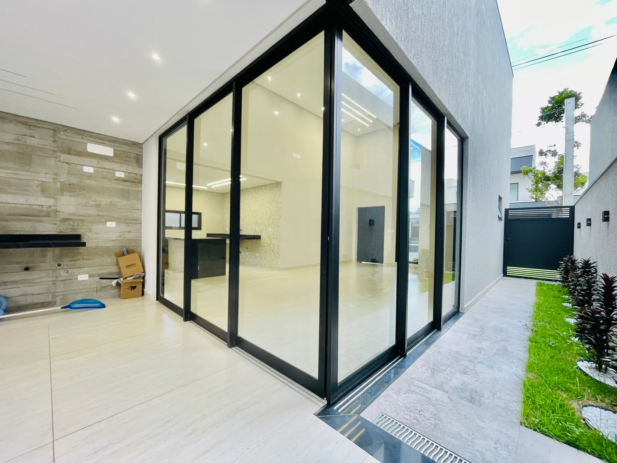 Casa à venda com 3 suítes no Condomínio Ouro Ville em Taubaté/SP. 