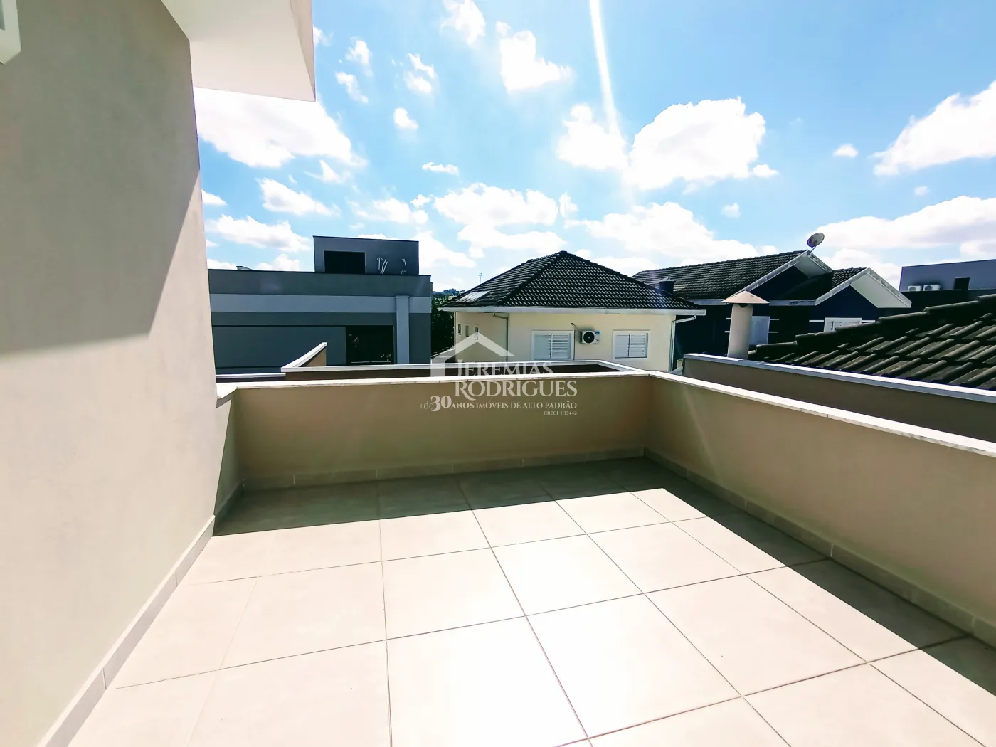 Casa à venda com 4 suítes no Condomínio Altos da Serra VI em São José dos Campos/SP