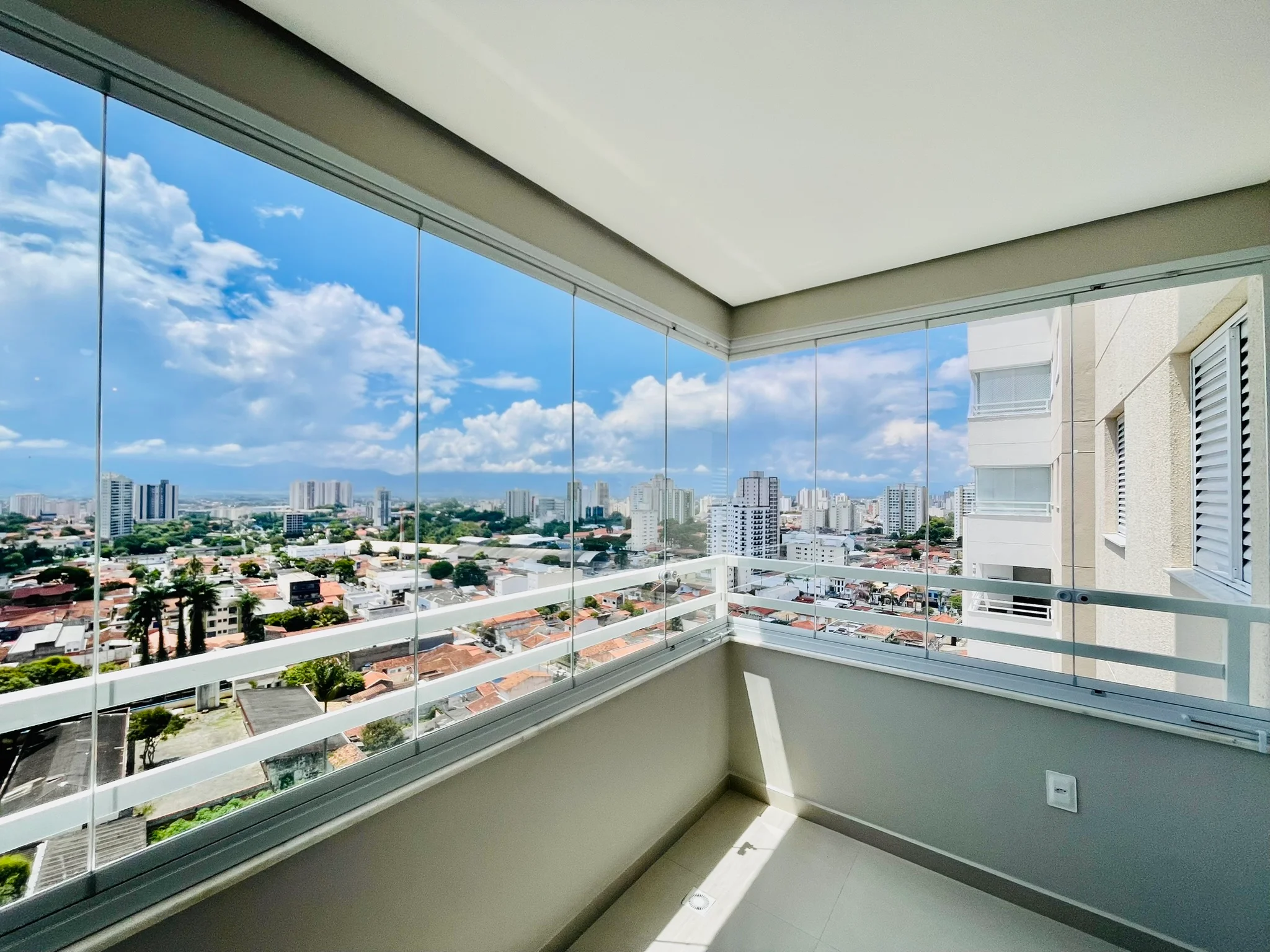 Apartamento para venda e locação, 101 m² no Condomínio Lume Residence em Taubaté/SP. 