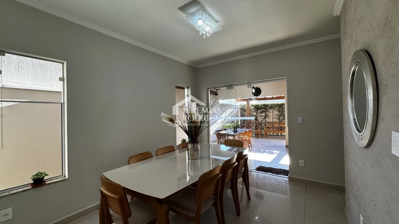 Casa à venda com 3 dormitórios no Condomínio Campos do Conde II em Tremembé/SP