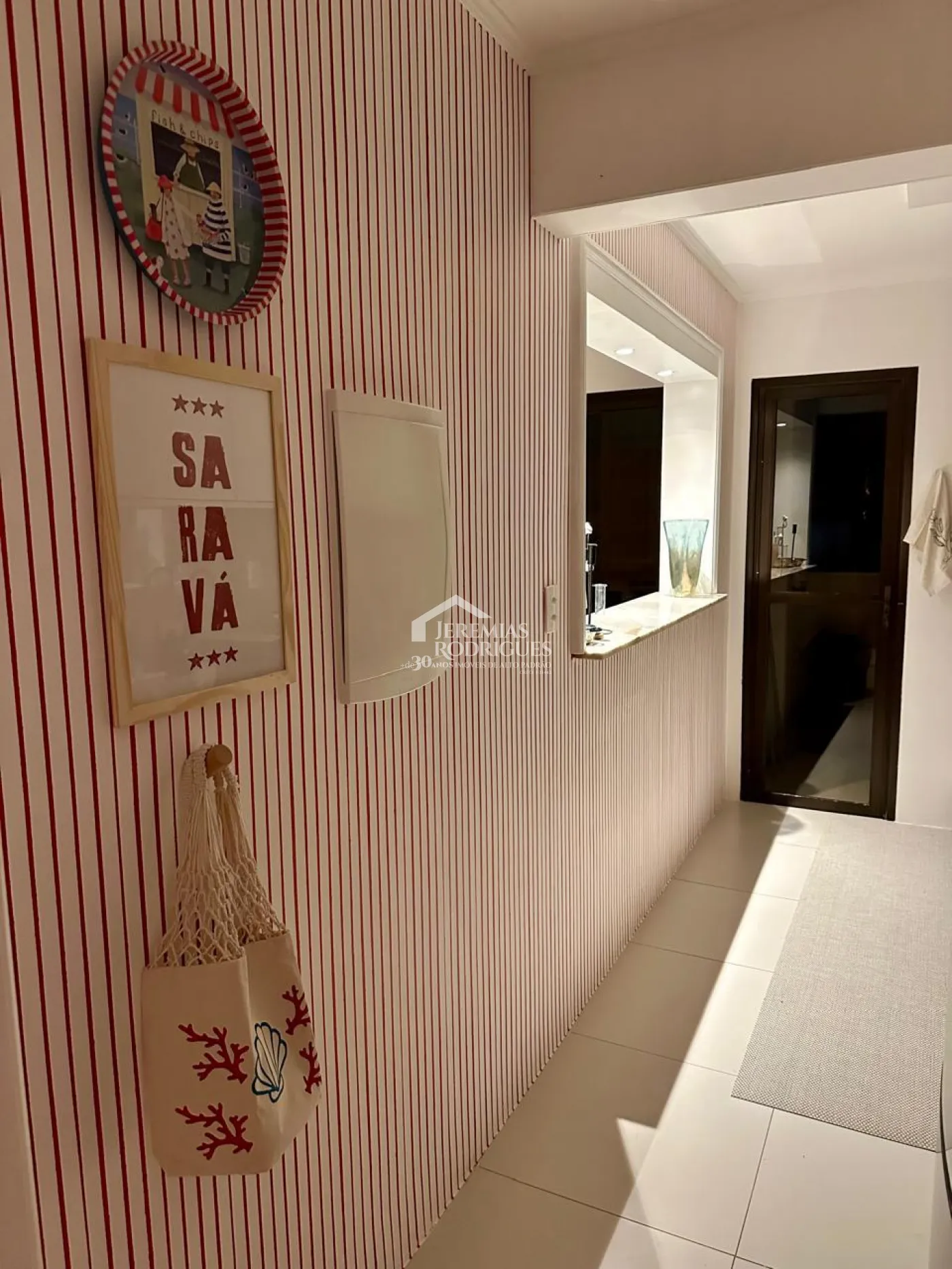 Apartamento duplex à venda com 3 dormitórios, 194 m² no Condomínio Lauro Rezende em Ubatuba/SP.