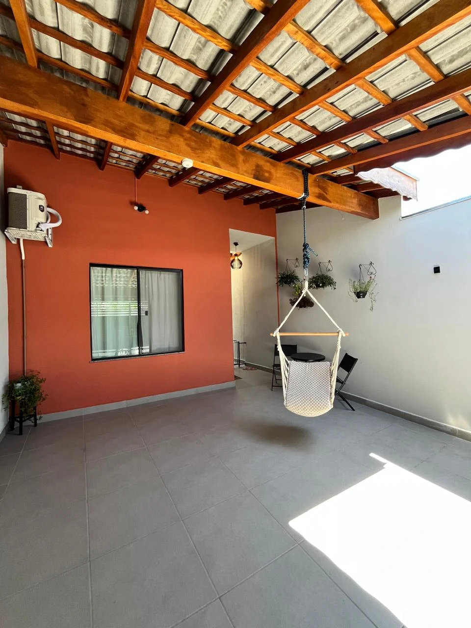 Casa Moderna no Parque das Palmeiras, Pinda | 2 Dorms (1 Suíte) e Planejados