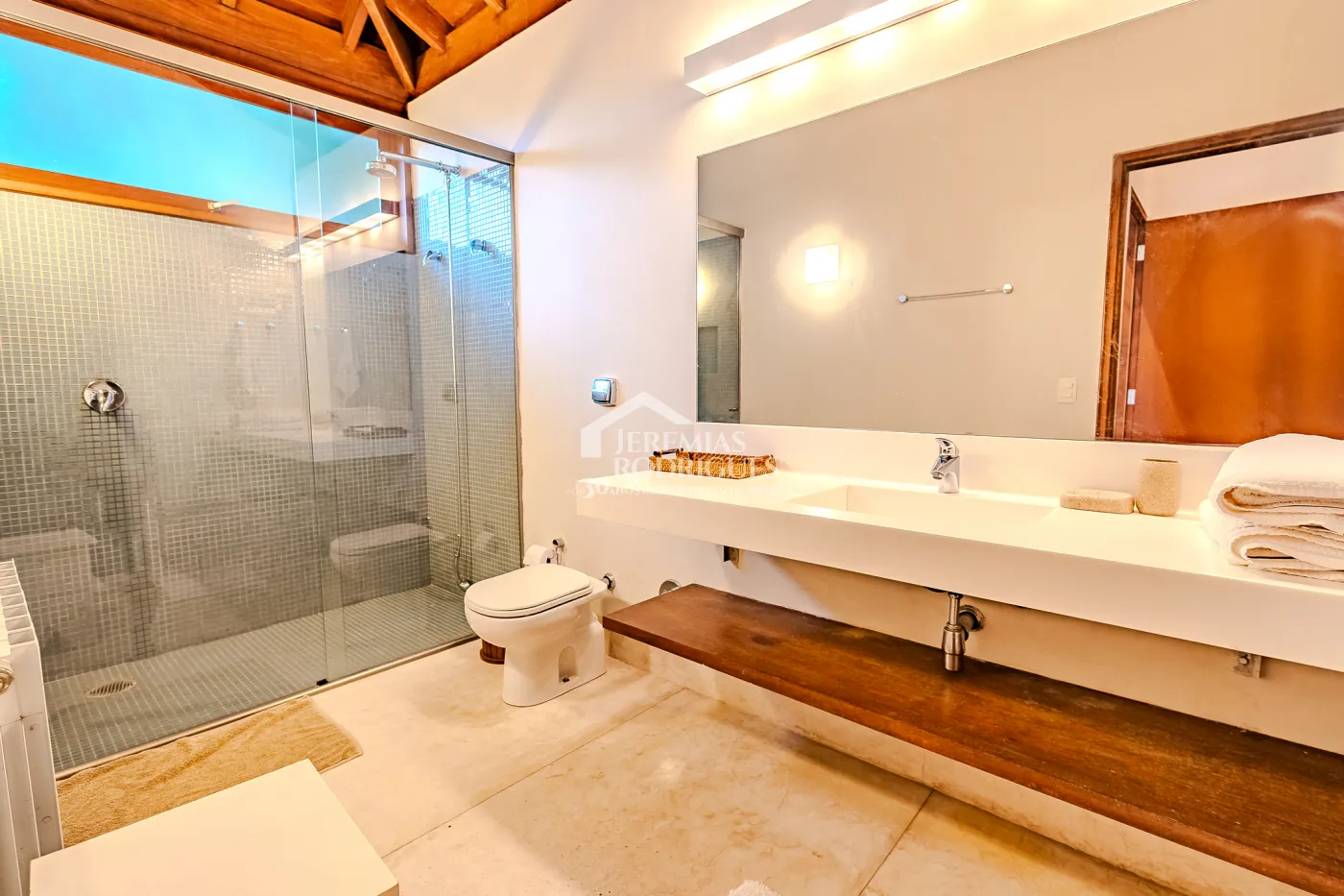 Casa para venda com 5 suítes no Condomínio Villandry em Campos do Jordão/SP