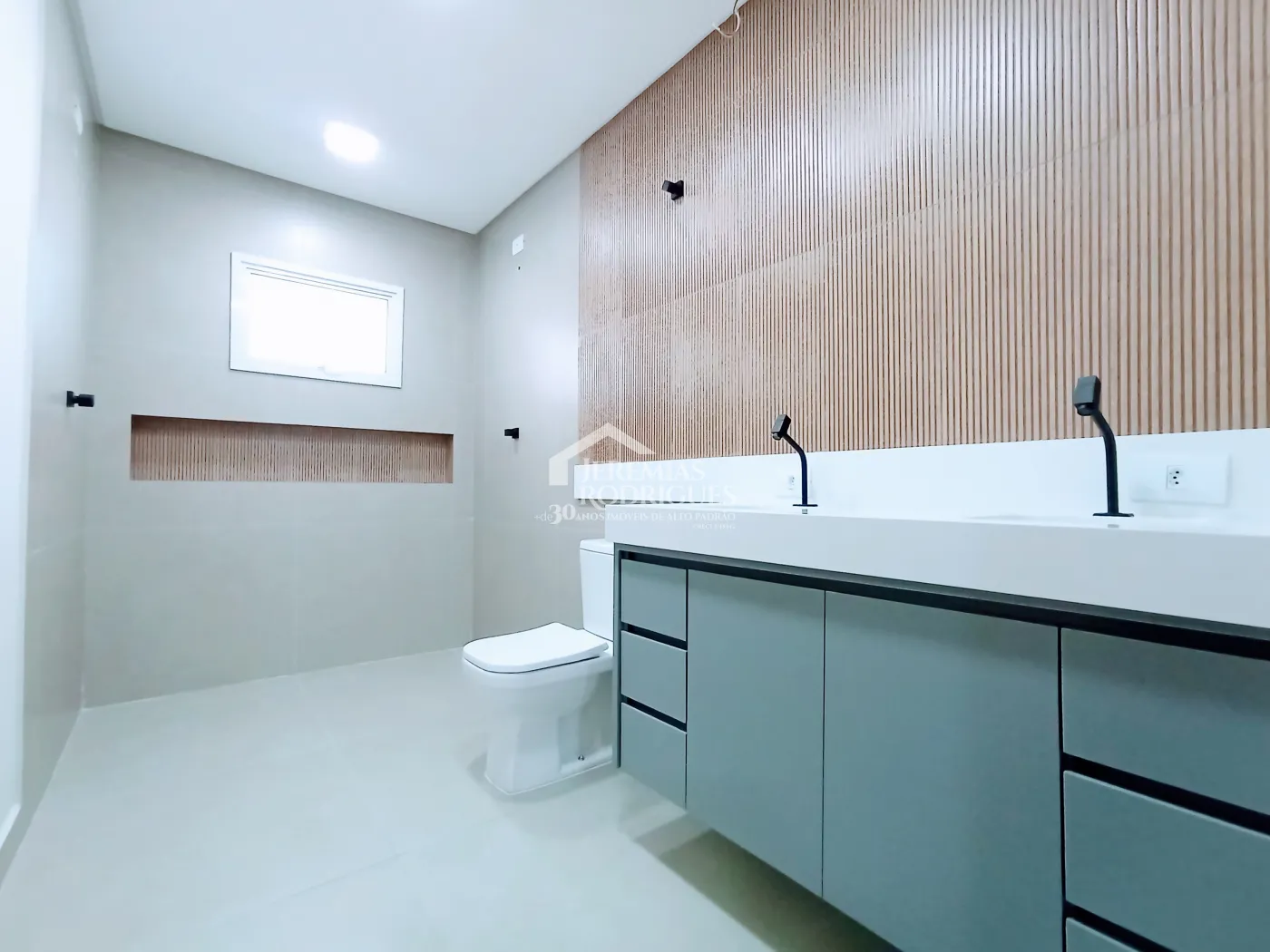Casa à venda com 3 suítes no Condomínio Residencial Tecoara em Taubaté/SP