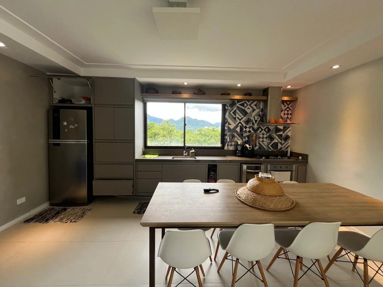 Apartamento à venda com 4 dormitórios, 260 m² no Edifício Recanto dos Nobres em Ubatuba/SP. 