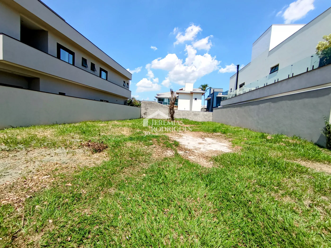 Terreno à venda no Condomínio Terras de San Marco em Taubaté/SP.