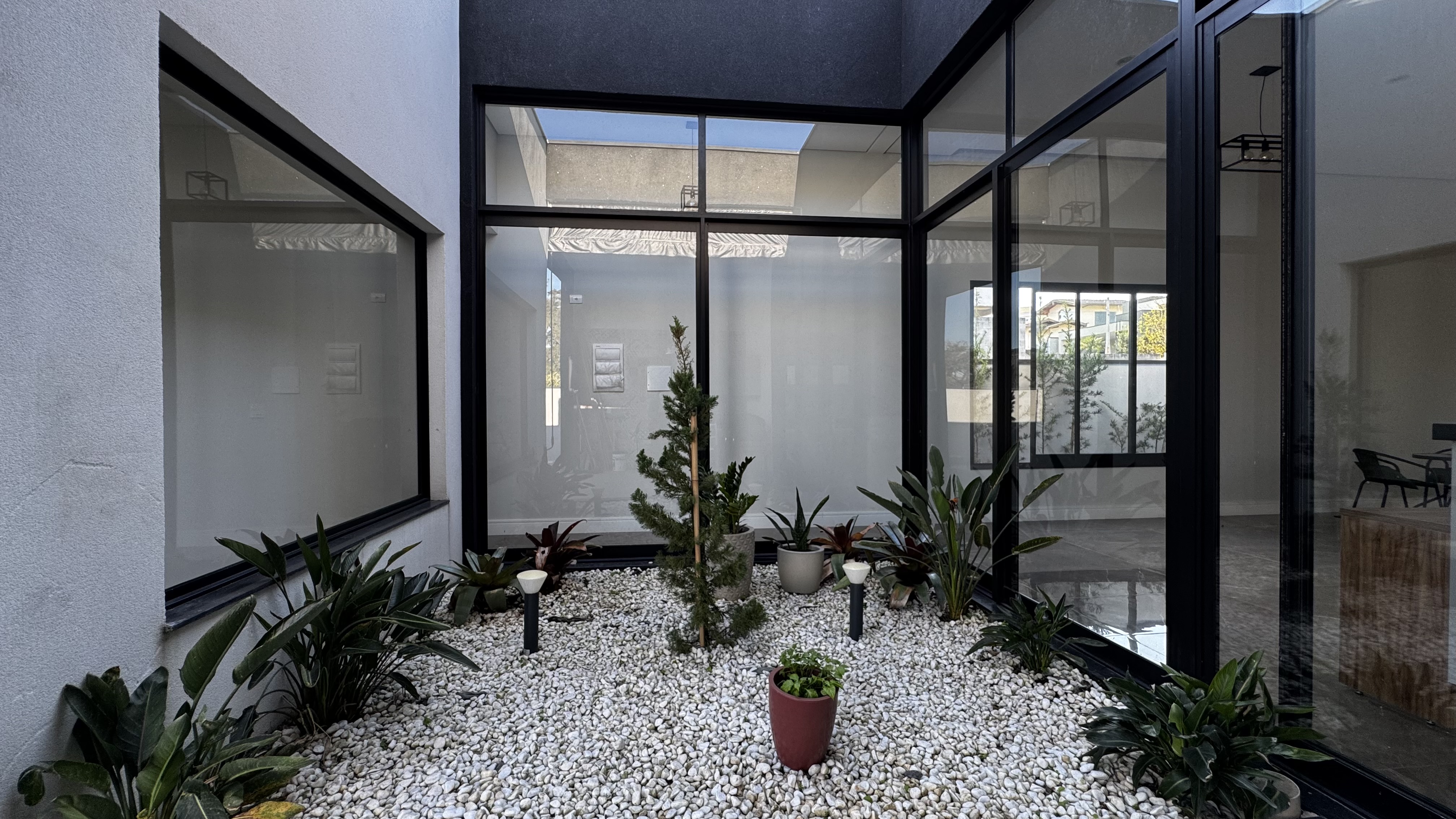 Casa para venda e locação com 3 suítes no Condomínio Reserva dos Lagos em Pindamonhangaba/SP.