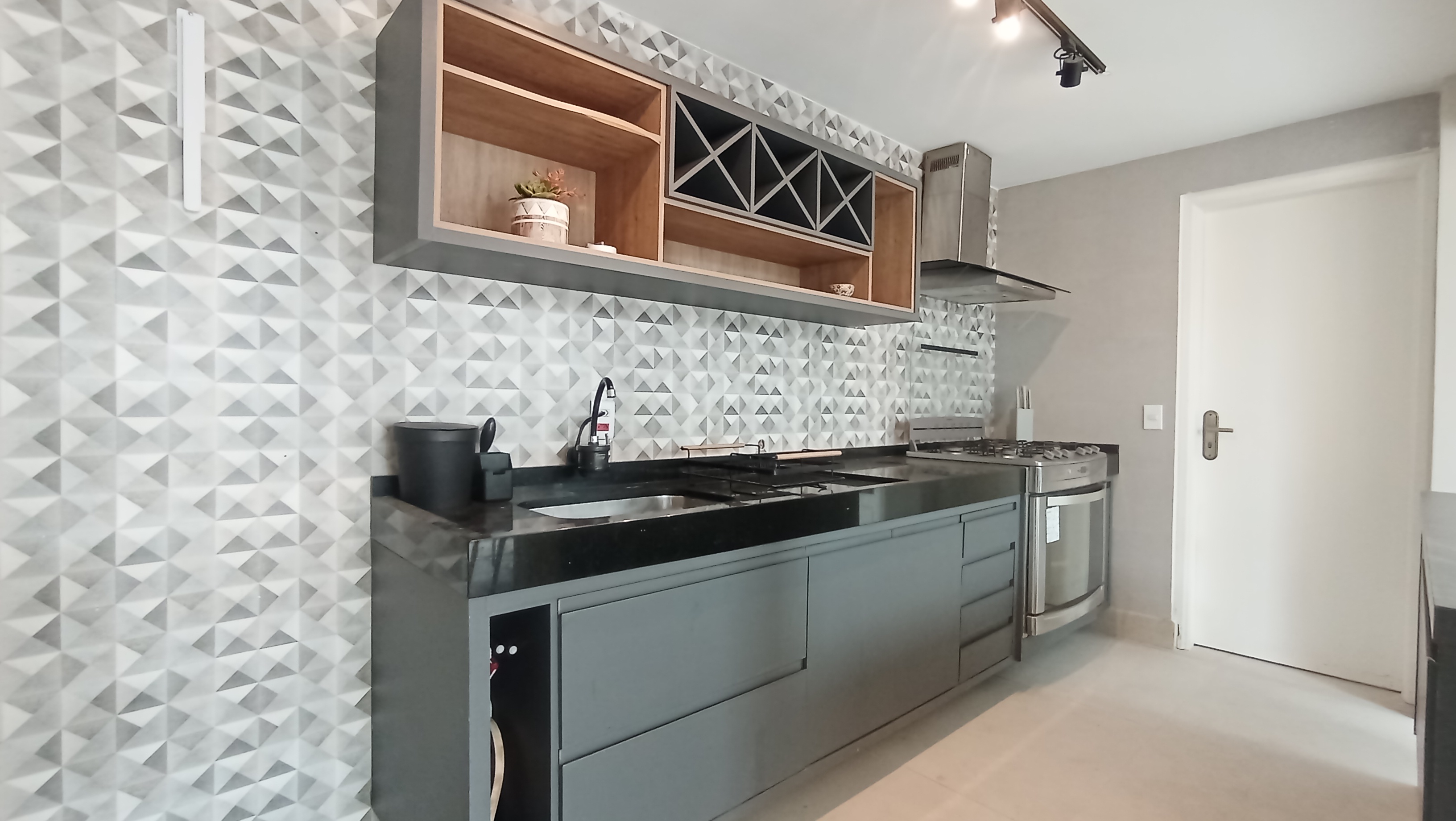 Casa à venda com 3 dormitórios no Condomínio Portal do Sol em Tremembé/SP.