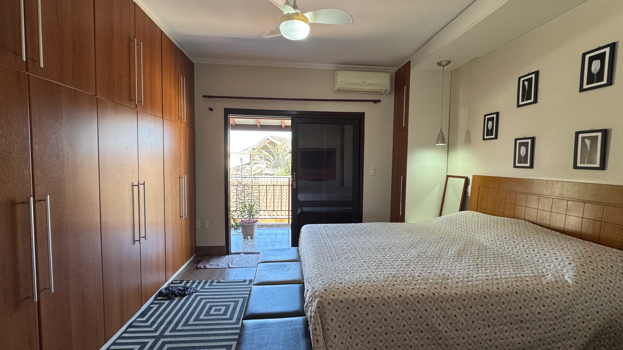Casa e terreno á venda no Condomínio Campos do Conde III em Tremembé/SP.