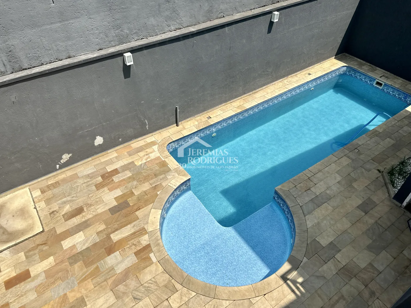 Sobrado com 3 dormitórios, 302 m2 - Condomínio Campos do Conde II - Tremembé/SP.