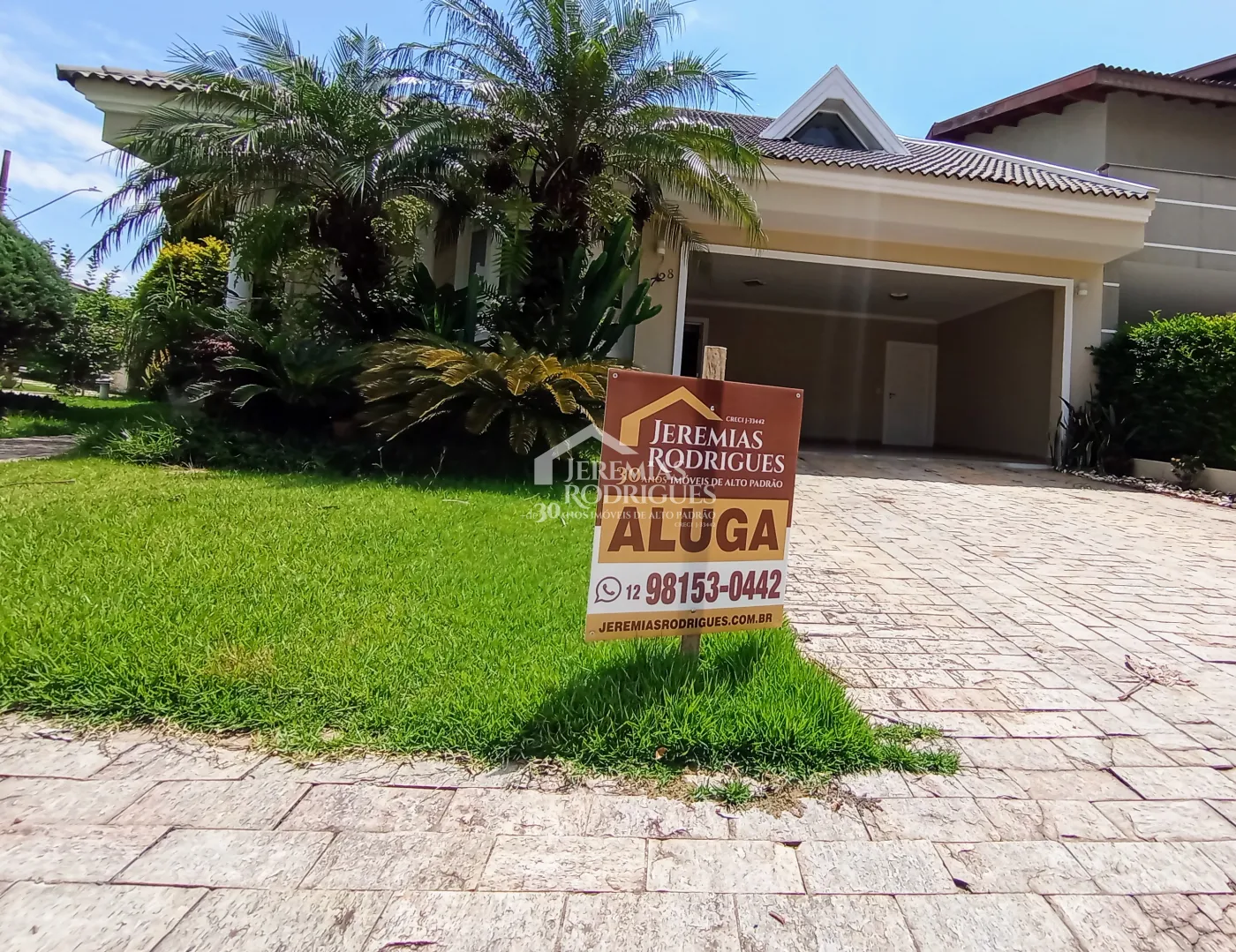 Casa para locação com 4 dormitórios no Condomínio Taubaté Village em Taubaté/SP.