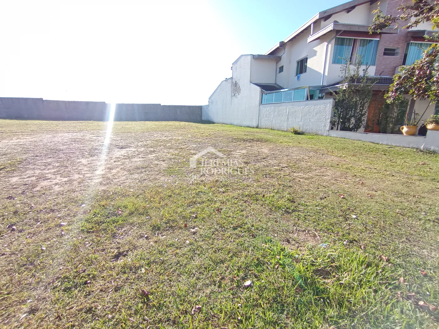 Terreno à venda com 448 m² no Condomínio Campos do Conde II - Chambord em Tremembé/SP