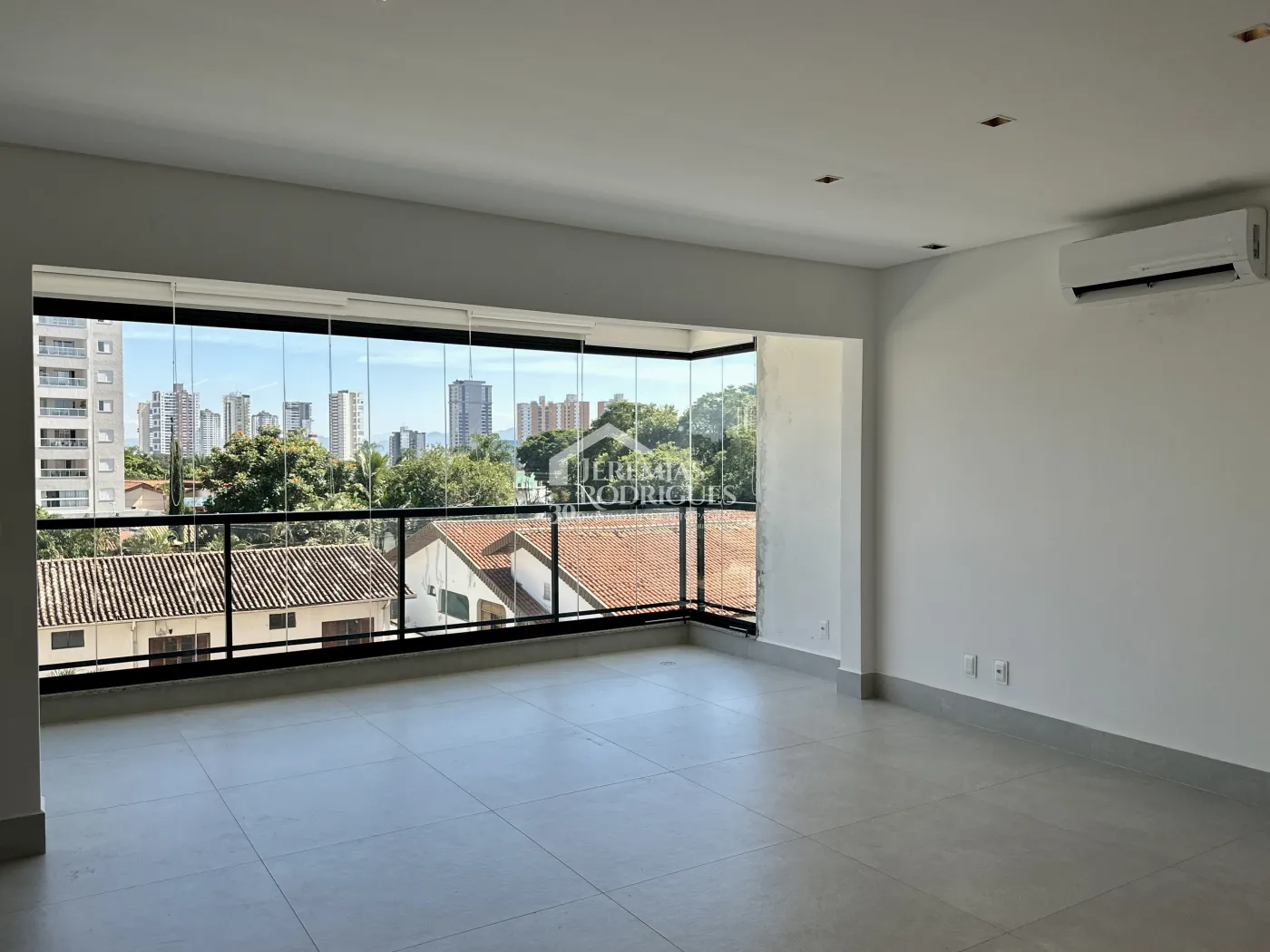 Apartamento à venda com 3 dormitórios, 109 m² no Edifício Lucca em Taubaté/SP