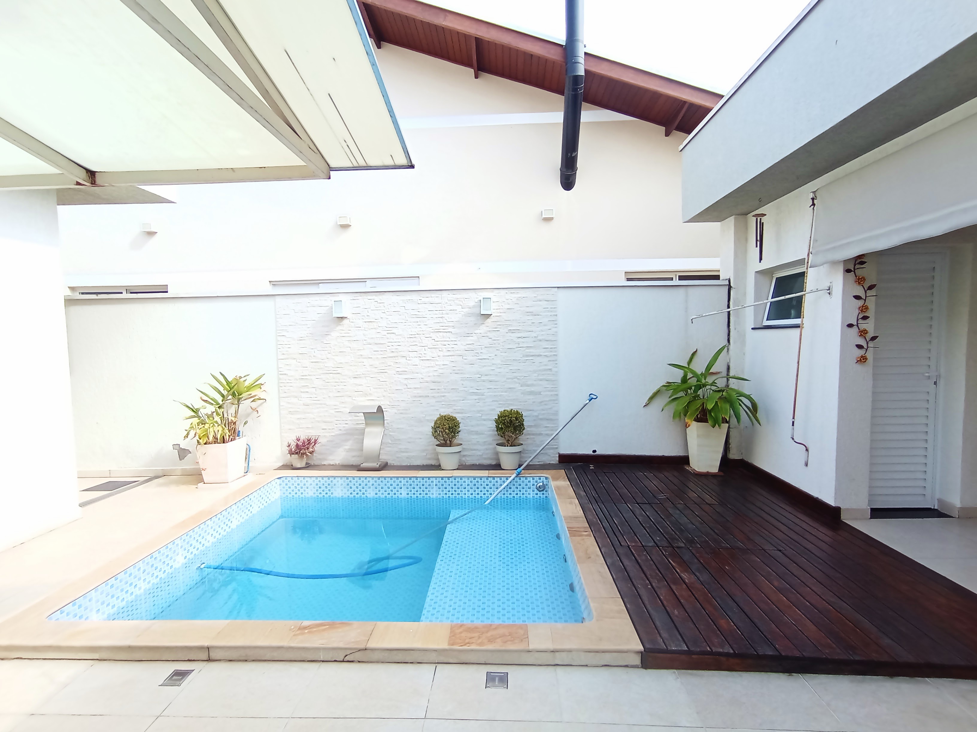 Casa à venda com 2 dormitórios no Condomínio Verdes Vales em Taubaté/SP.