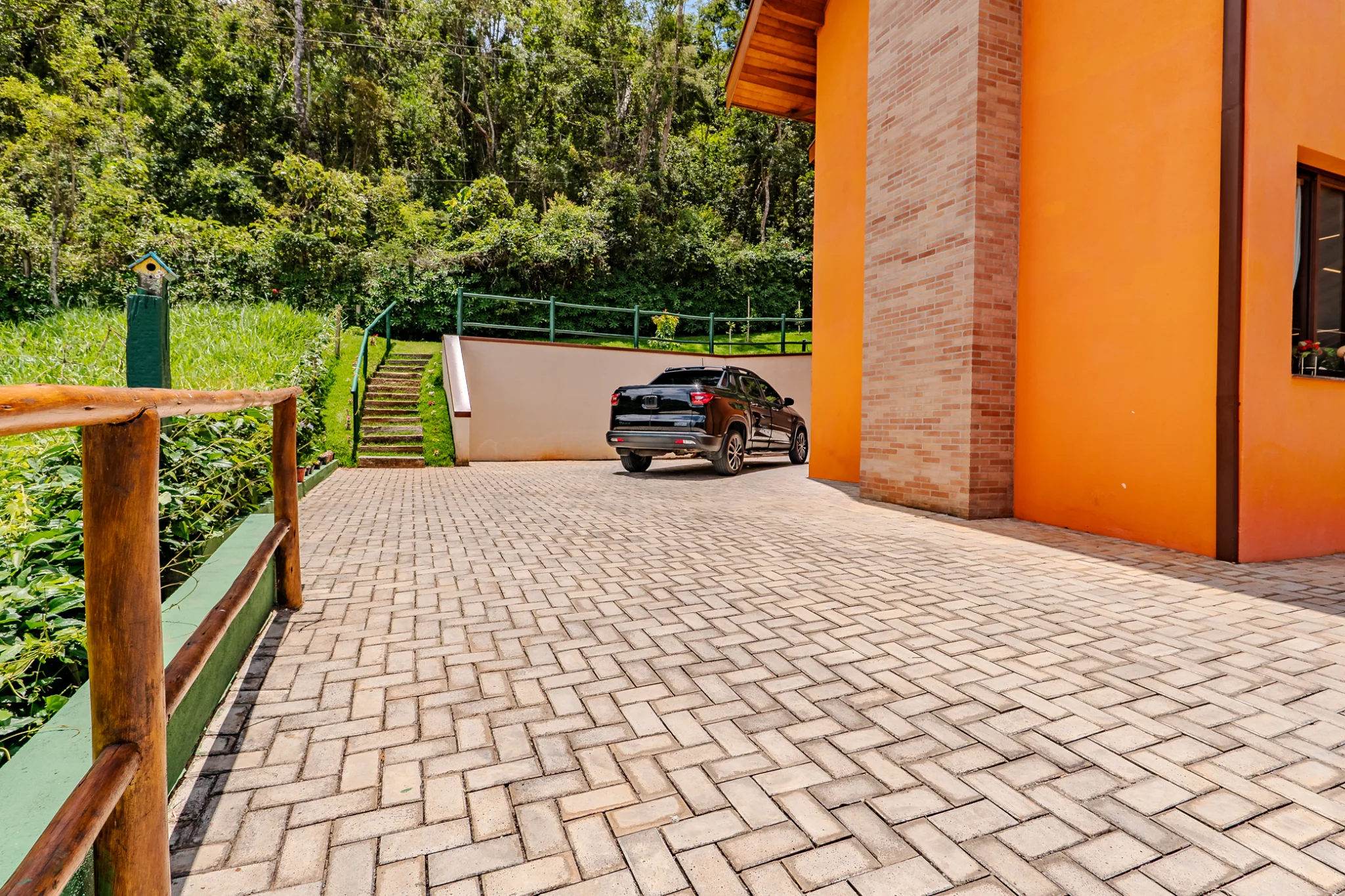 Casa à venda com 3 suítes no Condomínio Parque da Mantiqueira em Santo Antônio do Pinhal/SP. 