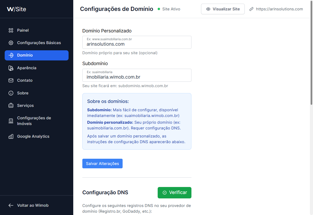 Tela Configurações de Domínio com campos de domínio personalizado e subdomínio, caixa informativa sobre domínios e seção de configuração DNS.